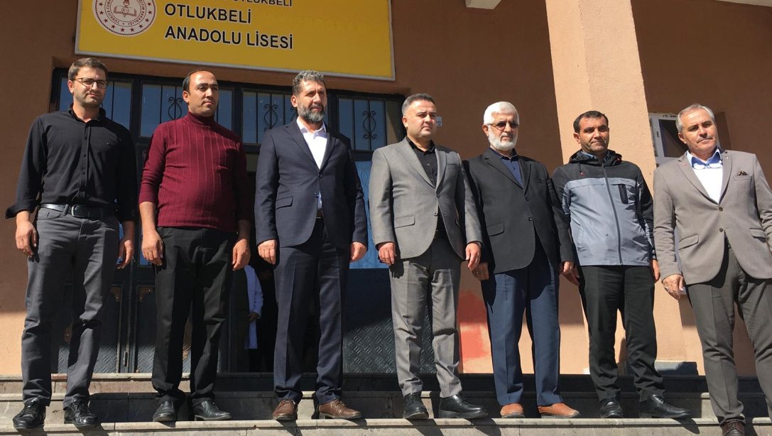 Eğitimci Yazar Ramazan KAYAN Otlukbeli Anadolu Lisesi'nde Öğrencilerle buluştu.